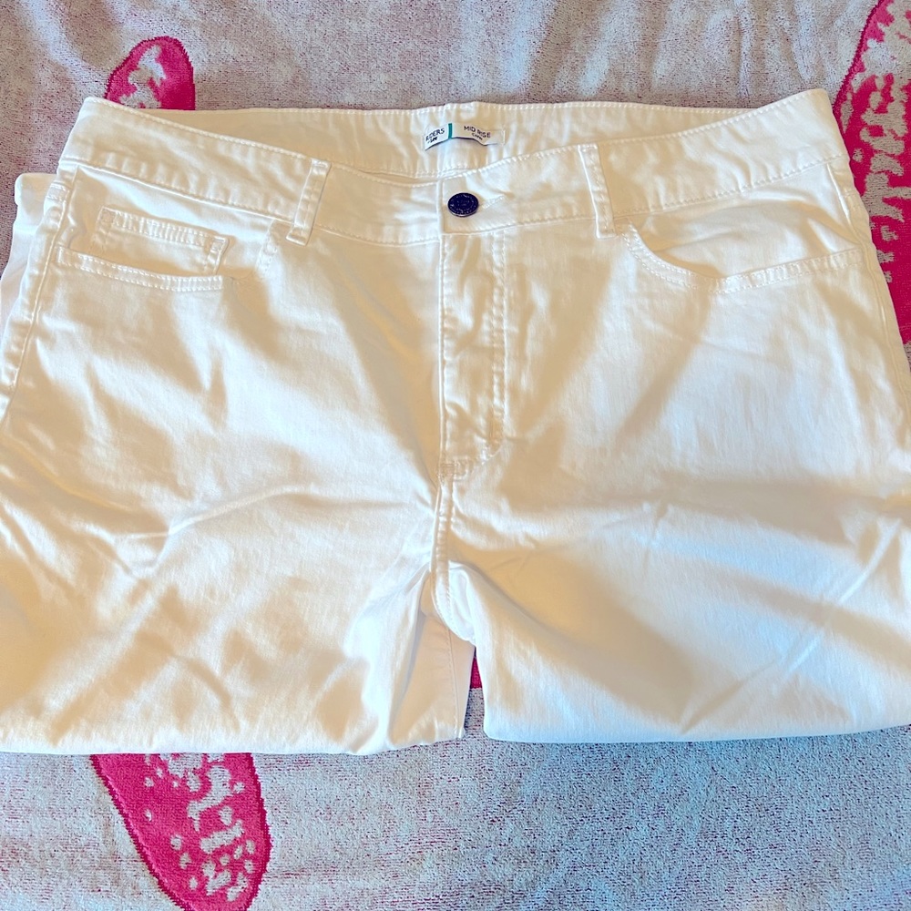 Lee Riders mid rise capris size 18